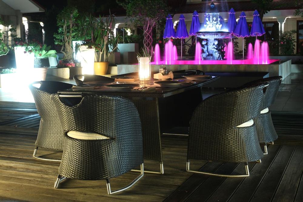 Vox Maris Grand Resort (Adults Only) Костинешти Экстерьер фото